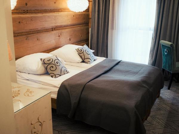 Chałpa z bali : photo 10 de la chambre chambre double avec salle de bains privative