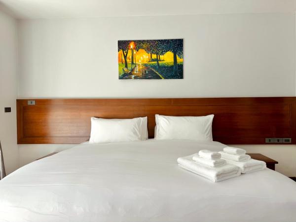 XAYA Pool Access Resort - Phuket : photo 3 de la chambre chambre double ou lits jumeaux de luxe avec accès piscine