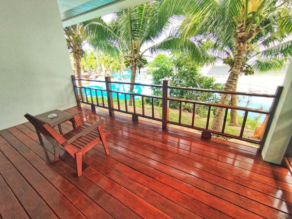 Phi Phi Mountain Beach Resort SHA Certified : photo 6 de la chambre deluxe pool view with bathtub