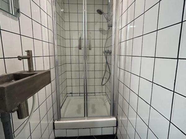 Liberte 2 : photo 1 de la chambre chambre double avec salle de bains privative