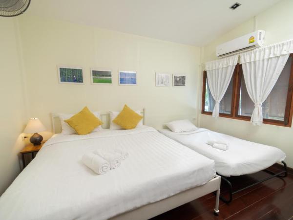 Greenery Hostel : photo 2 de la chambre chambre double deluxe avec lit d'appoint