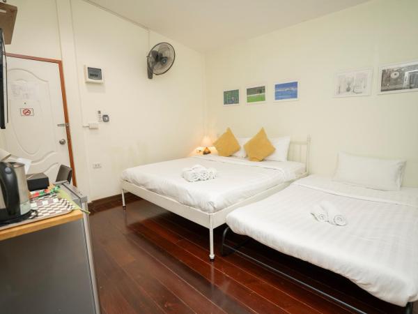 Greenery Hostel : photo 4 de la chambre chambre double deluxe avec lit d'appoint