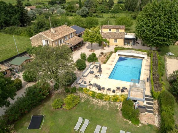 chambres d hotes Le Mas Julien piscine chauffée adult only : photo 2 de la chambre chambre double - vue sur jardin (mireille)