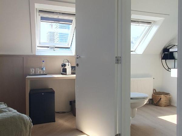 Hotel du Bassin : photo 1 de la chambre grande chambre supérieure - vue sur port