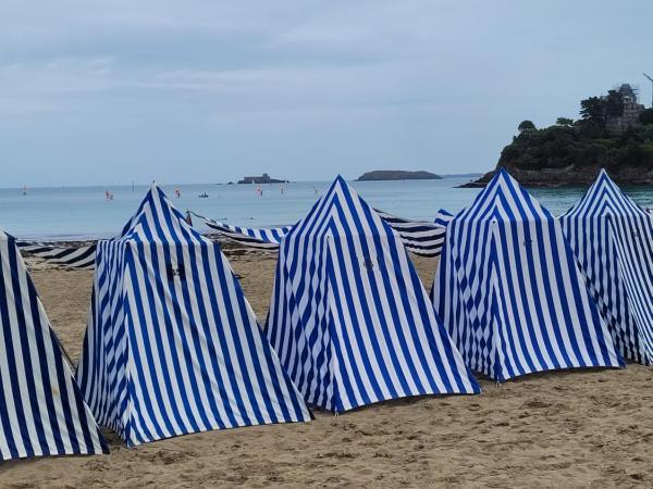 A n n e x e : photo 2 de la chambre chambre lit king-size - vue sur piscine