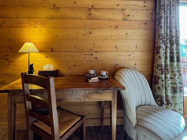 Le Chalet de Flore : photo 4 de la chambre chambre double avec balcon - côté nord