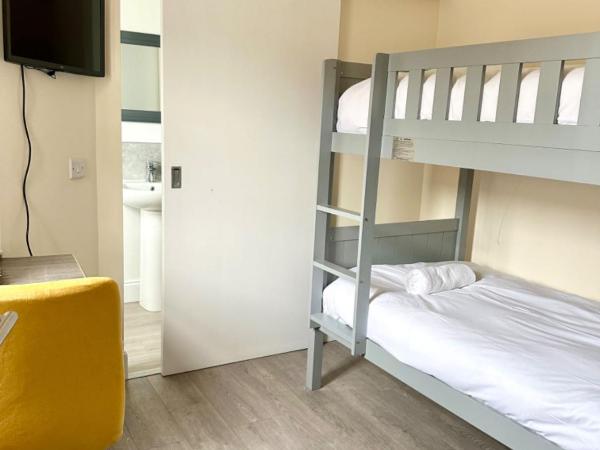 Edinburgh full house : photo 1 de la chambre chambre lits jumeaux avec salle de bains privative