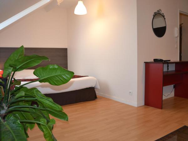 Brit Hotel Spa Le Connetable : photo 2 de la chambre studio