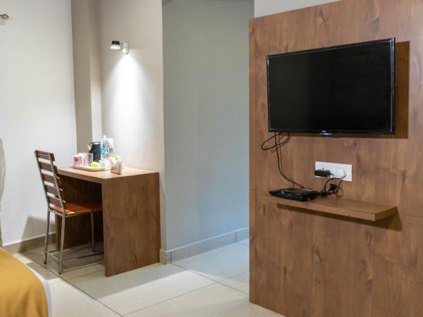 Aryaas Residency Nettoor : photo 2 de la chambre suite