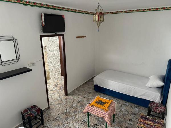 Hostel Tanger Medina : photo 3 de la chambre chambre double ou lits jumeaux avec salle de bains commune