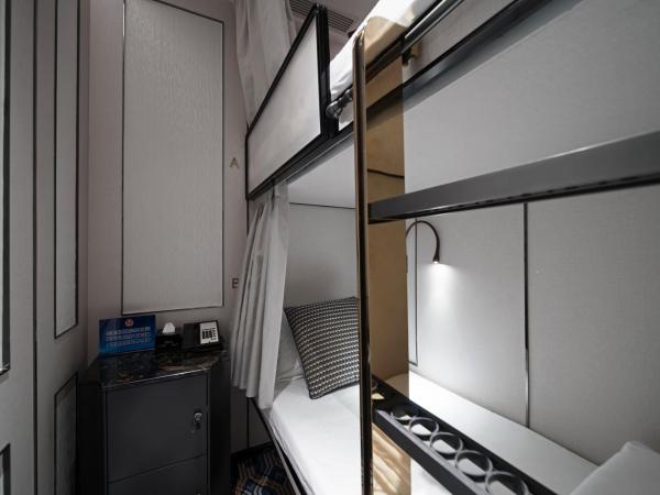 East Pacific Passenger Lounge - Departure area, 3rd floor : photo 7 de la chambre bunk bed for 2 guests