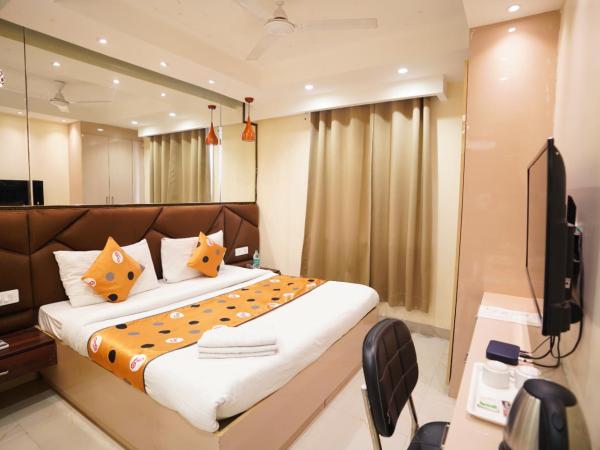 Hotel Leo Saffron - Corporate Stay Pitampura : photo 9 de la chambre chambre double deluxe avec balcon