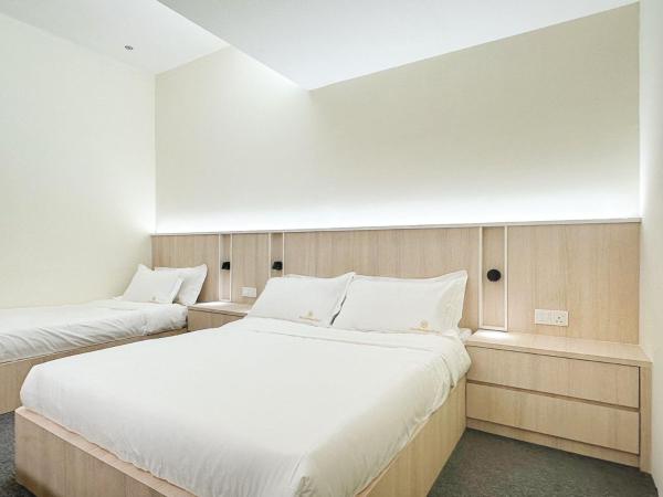 Milan Backpacker Hostel : photo 1 de la chambre chambre triple avec salle de bains commune