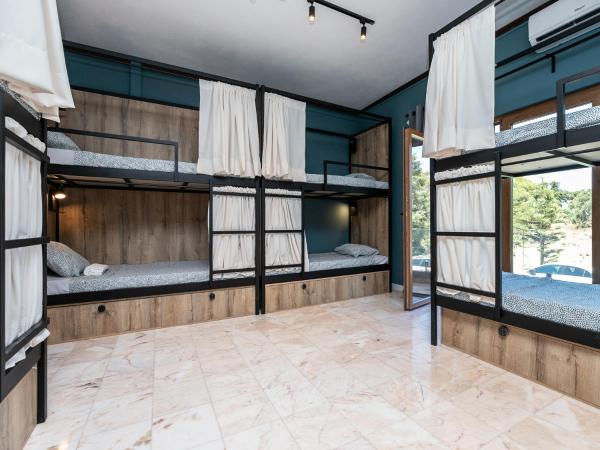 Walk in Hostel Faro Airport : photo 1 de la chambre lit dans dortoir mixte de 10 lits