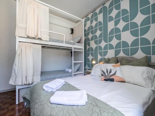 Walk in Hostel Faro Airport : photo 1 de la chambre chambre familiale - vue sur jardin