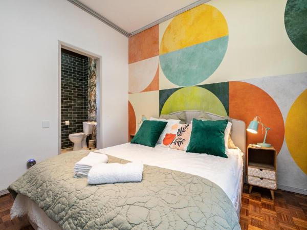 Walk in Hostel Faro Airport : photo 3 de la chambre chambre familiale avec salle de bains privative