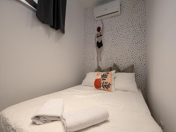 Walk in Hostel Faro Airport : photo 1 de la chambre chambre double