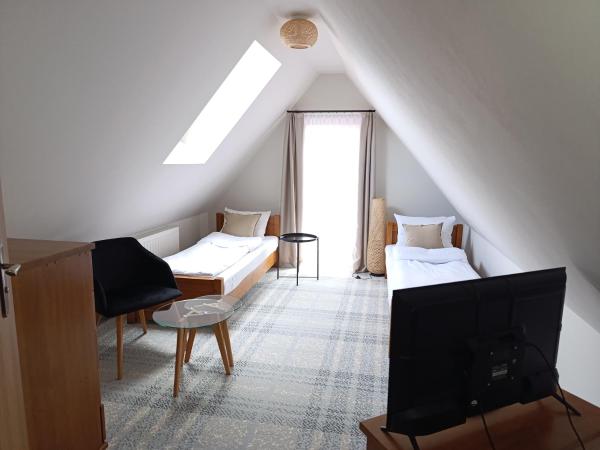 Tatrzańska Przystań : photo 4 de la chambre family studio (2 separate rooms with 2 private bathrooms) with balcony - attic 