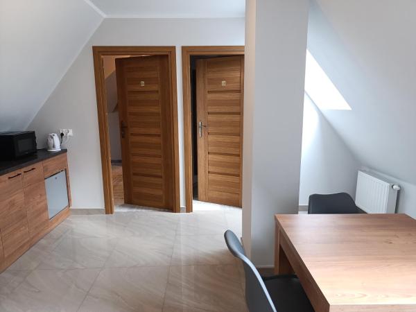 Tatrzańska Przystań : photo 5 de la chambre family studio (2 separate rooms with 2 private bathrooms) with balcony - attic 