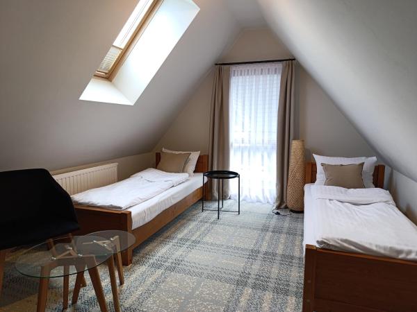 Tatrzańska Przystań : photo 8 de la chambre family studio (2 separate rooms with 2 private bathrooms) with balcony - attic 