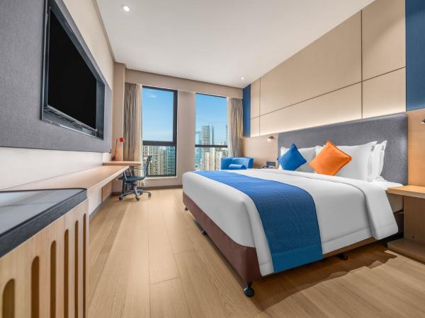 Holiday Inn Express Chongqing Guanyinqiao , an IHG Hotel : photo 9 de la chambre chambre king standard avec vue sur ville