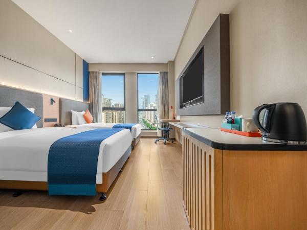 Holiday Inn Express Chongqing Guanyinqiao , an IHG Hotel : photo 10 de la chambre chambre lits jumeaux standard - vue sur ville