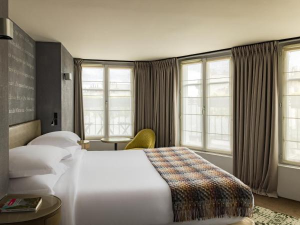 Le Pavillon des Lettres : photo 2 de la chambre chambre deluxe double ou lits jumeaux