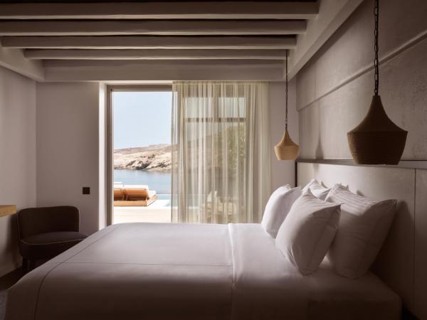 Semeli Coast Mykonos Curio Collection by Hilton : photo 10 de la chambre two-bedroom suite with pool and spa