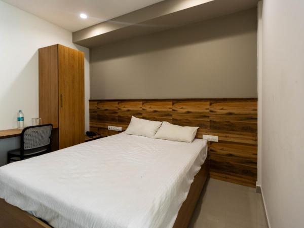 Aryaas Residency Nettoor : photo 7 de la chambre chambre double