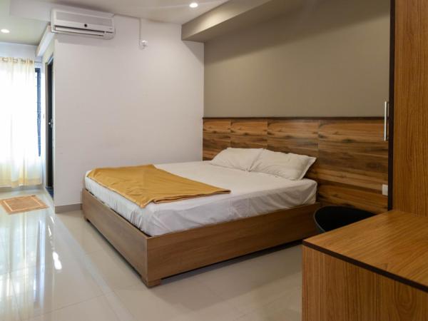 Aryaas Residency Nettoor : photo 2 de la chambre chambre double
