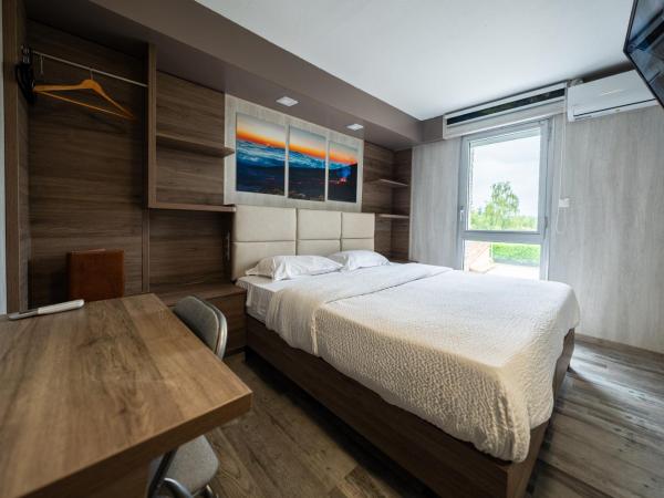 Hôtel La Rocade : photo 2 de la chambre chambre lit king-size deluxe