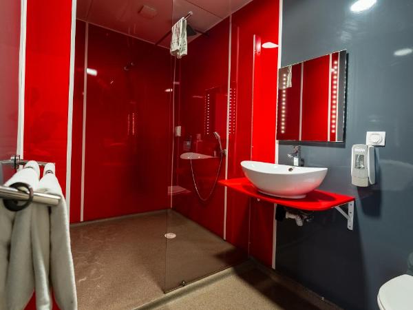 Hôtel La Rocade : photo 8 de la chambre chambre triple