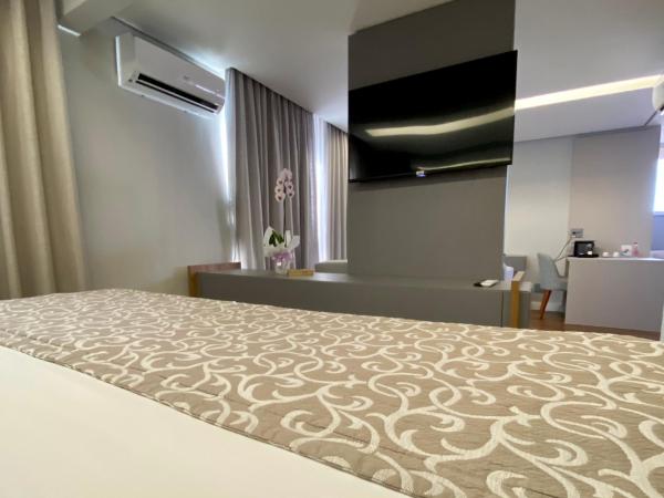 H2 Platinum Lourdes : photo 1 de la chambre penthouse suite with spa bath and panoramic view