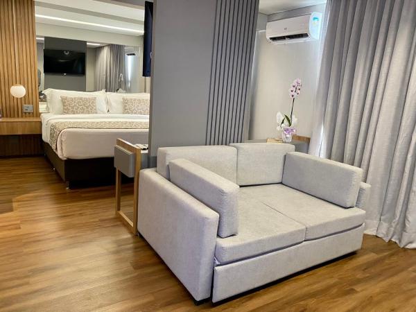 H2 Platinum Lourdes : photo 6 de la chambre penthouse suite with spa bath and panoramic view