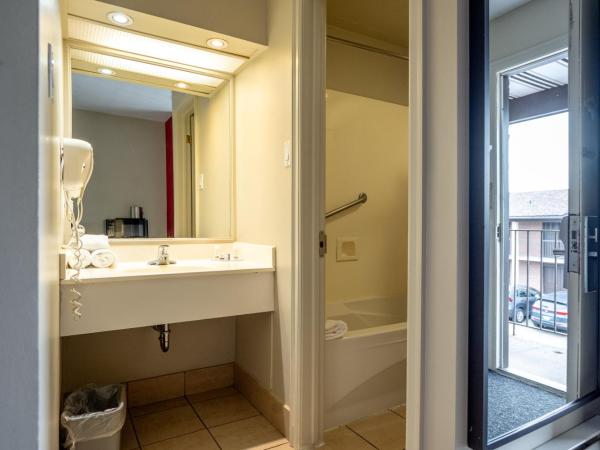 Ramada by Wyndham Ottawa On The Rideau : photo 4 de la chambre 2 double beds, standard, non-smoking 