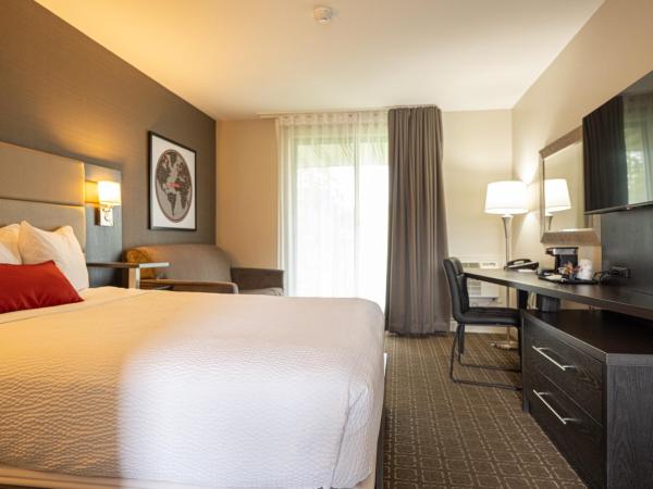 Ramada by Wyndham Ottawa On The Rideau : photo 8 de la chambre hébergement avec 1 lit queen-size - côté rivière - non-fumeurs