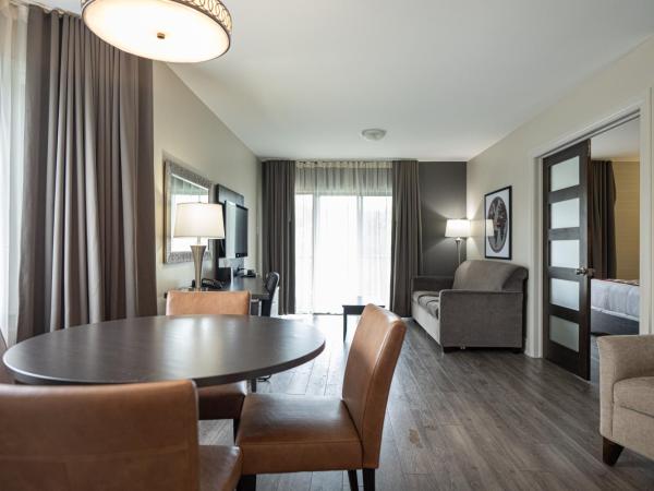 Ramada by Wyndham Ottawa On The Rideau : photo 7 de la chambre suite studio lit king-size - côté rivière - non-fumeurs