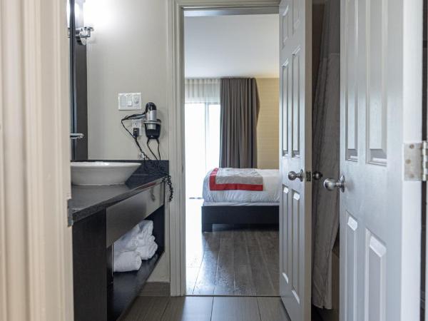 Ramada by Wyndham Ottawa On The Rideau : photo 5 de la chambre suite studio lit king-size - côté rivière - non-fumeurs