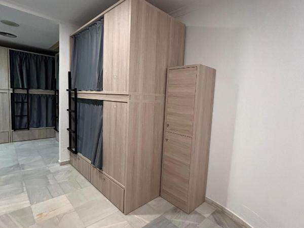 Hostel Sorolla Playa : photo 9 de la chambre lit simple dans dortoir pour femmes