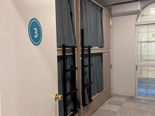 Hostel Sorolla Playa : photo 1 de la chambre lit dans dortoir mixte de 8 lits