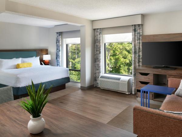 Hampton Inn Northwood : photo 7 de la chambre suite junior lit king-size avec canapé-lit – non-fumeurs