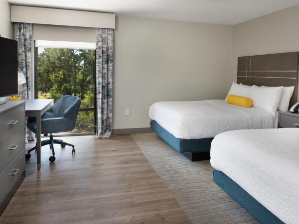 Hampton Inn Northwood : photo 8 de la chambre suite avec 2 lits queen-size et canapé-lit - non-fumeurs