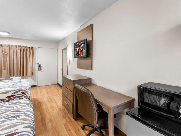 Red Roof Inn Indianapolis North - College Park : photo 1 de la chambre chambre deluxe avec 2 lits doubles - non-fumeurs