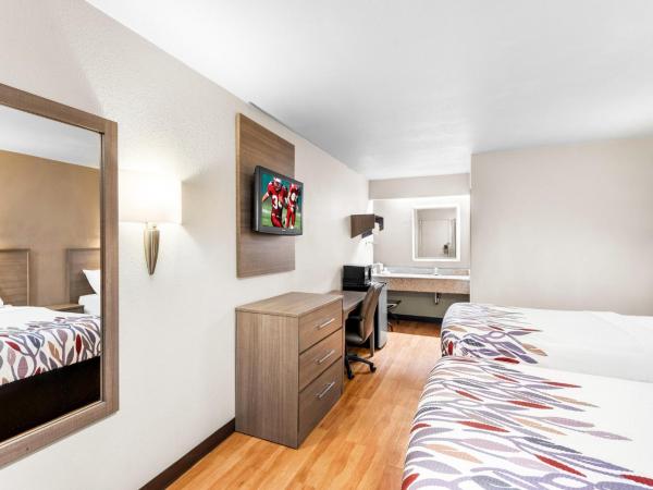 Red Roof Inn Indianapolis North - College Park : photo 3 de la chambre chambre deluxe avec 2 lits doubles - non-fumeurs