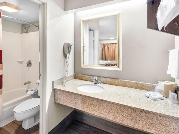 Red Roof Inn Indianapolis North - College Park : photo 2 de la chambre chambre deluxe avec 2 lits doubles - non-fumeurs