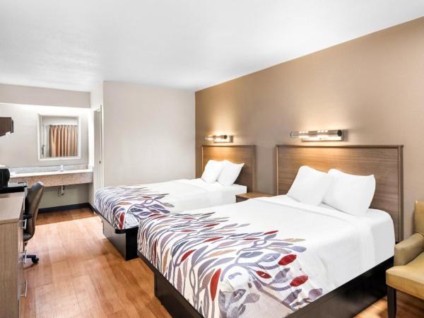 Red Roof Inn Indianapolis North - College Park : photo 4 de la chambre chambre deluxe avec 2 lits doubles - non-fumeurs