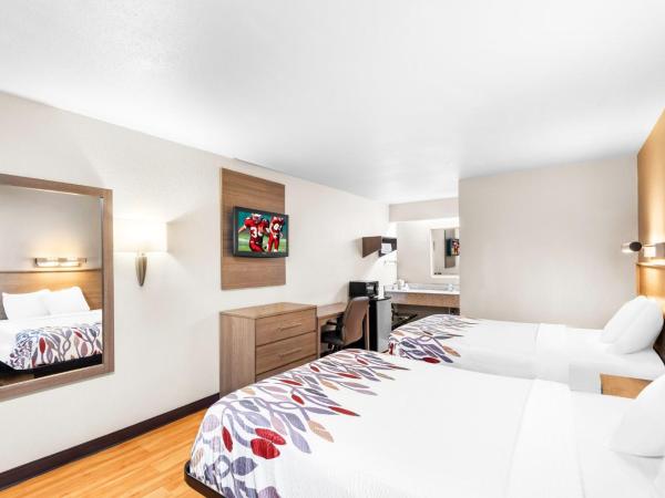 Red Roof Inn Indianapolis North - College Park : photo 5 de la chambre chambre deluxe avec 2 lits doubles - non-fumeurs