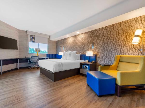 GLō Best Western Kanata Ottawa West : photo 1 de la chambre suite lit king-size