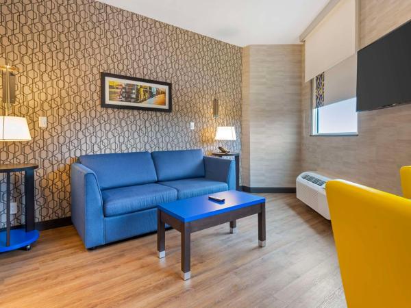 GLō Best Western Kanata Ottawa West : photo 2 de la chambre suite lit king-size