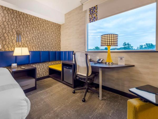 GLō Best Western Kanata Ottawa West : photo 3 de la chambre chambre lit king-size - accessible aux personnes à mobilité réduite